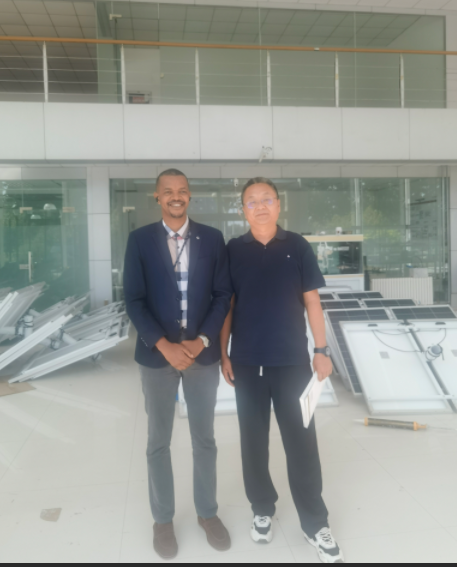 坦桑尼亞友人訪問藍海陽光公司，就繼續深化擴大海外市場進行交流合作